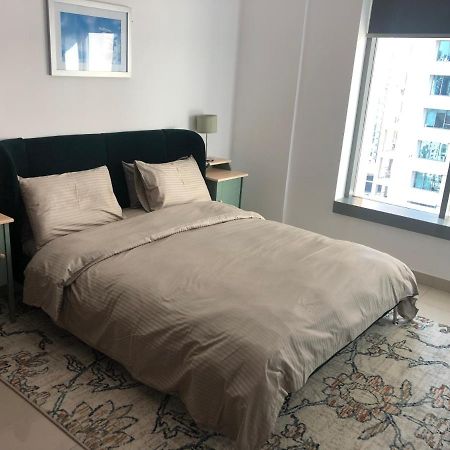 Downtown Boulevard One Bedroom Apt In 29 Blvd غرفة وصالة Burj & Fountain View Master Bedroom Plus 2 Single Beds In Living Room Dubai Exterior photo
