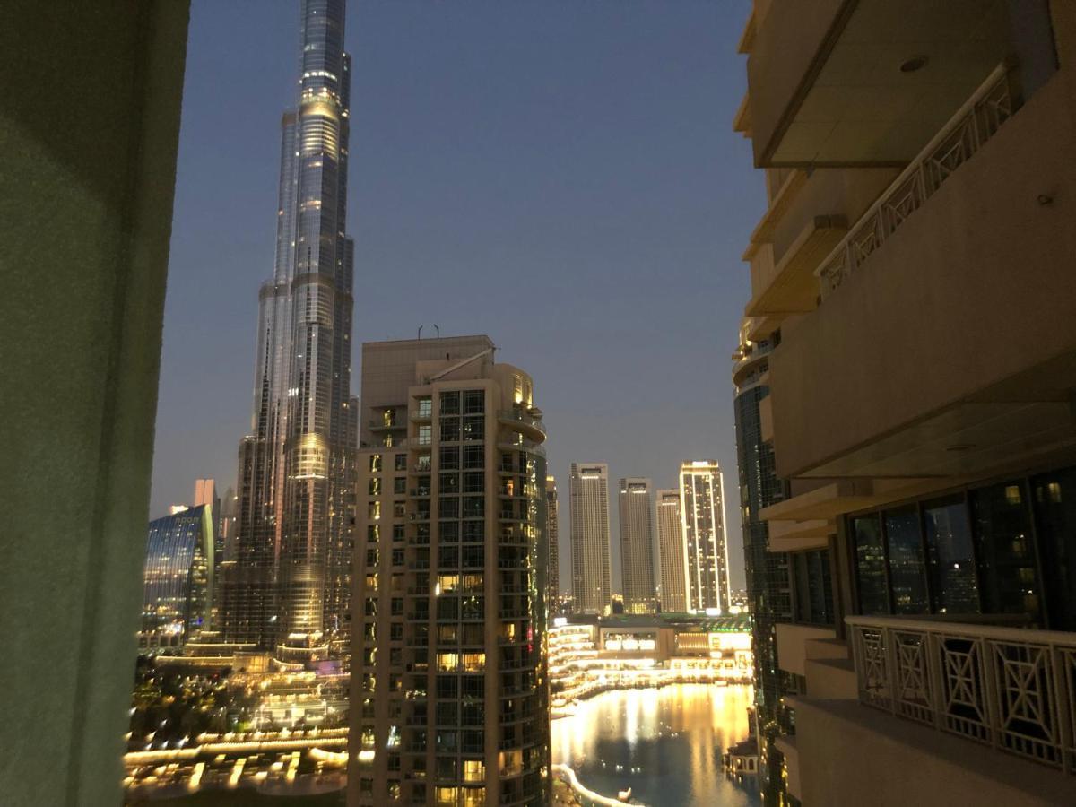 Downtown Boulevard One Bedroom Apt In 29 Blvd غرفة وصالة Burj & Fountain View Master Bedroom Plus 2 Single Beds In Living Room Dubai Exterior photo