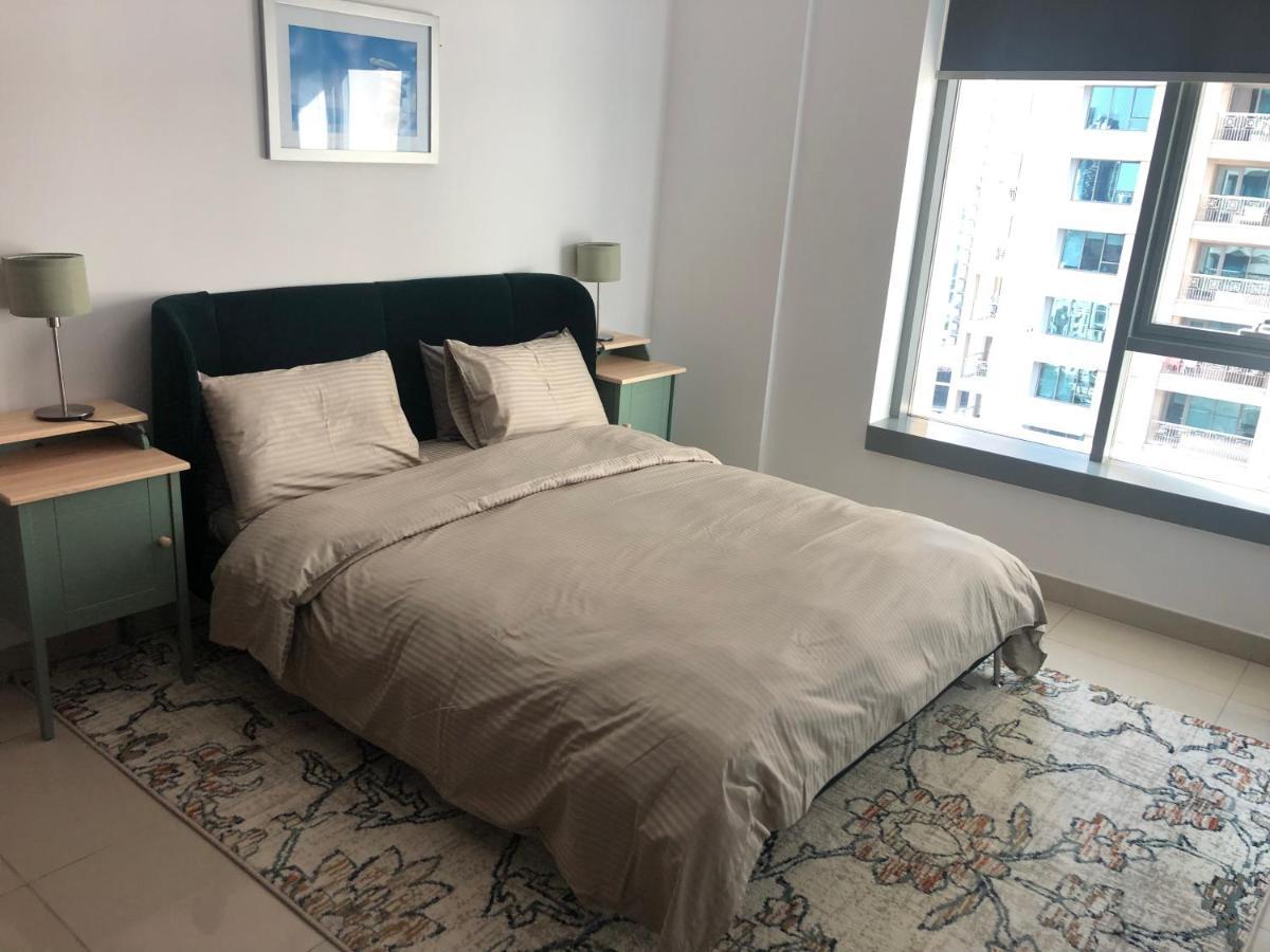 Downtown Boulevard One Bedroom Apt In 29 Blvd غرفة وصالة Burj & Fountain View Master Bedroom Plus 2 Single Beds In Living Room Dubai Exterior photo